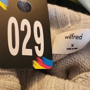#29...Wilfred Soft Beige Gray Turtleneck Sweater.. Medium